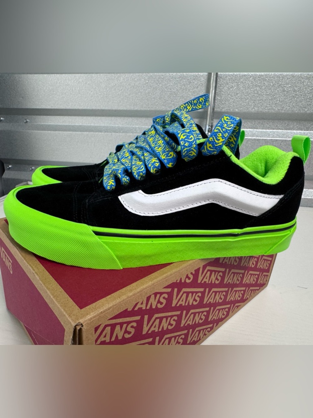 Vans Knu Skool Low Top Sneakers "Pop Outsole Green" size 7.5 NWT